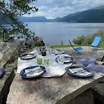 Perla I Nordfjord Emhjella