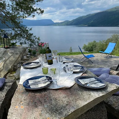 Perla I Nordfjord Emhjella